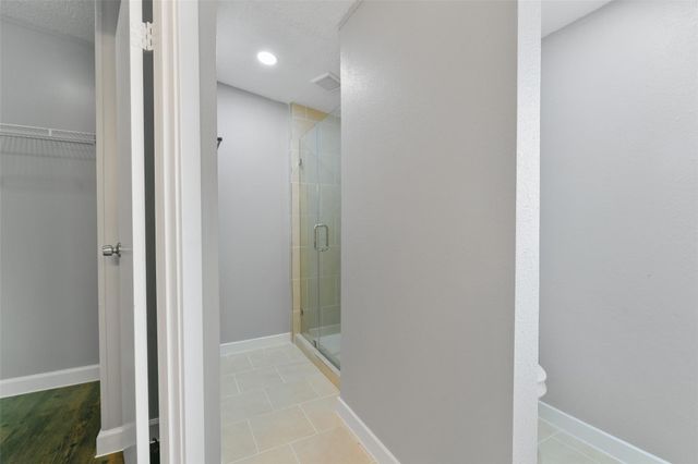 2431 Bay Oaks Harbor Drive, Baytown, TX 77523