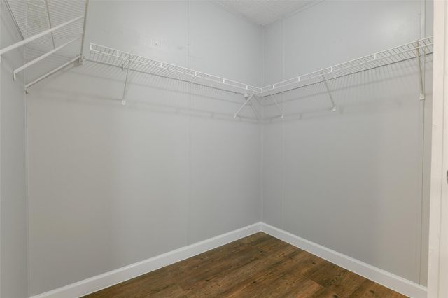 2431 Bay Oaks Harbor Drive, Baytown, TX 77523