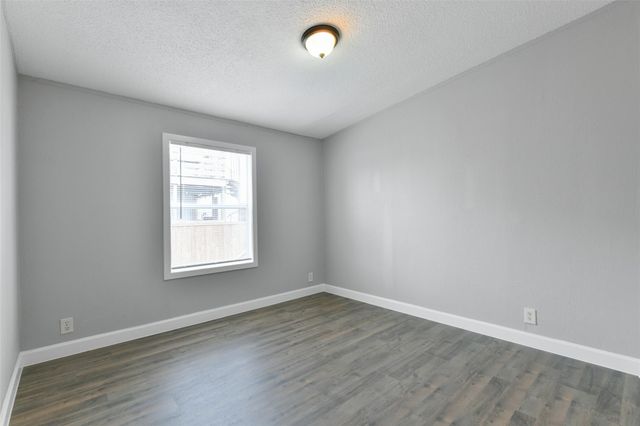 2431 Bay Oaks Harbor Drive, Baytown, TX 77523
