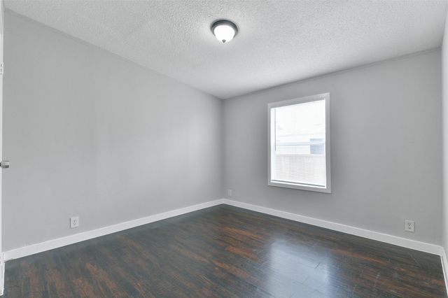 2431 Bay Oaks Harbor Drive, Baytown, TX 77523