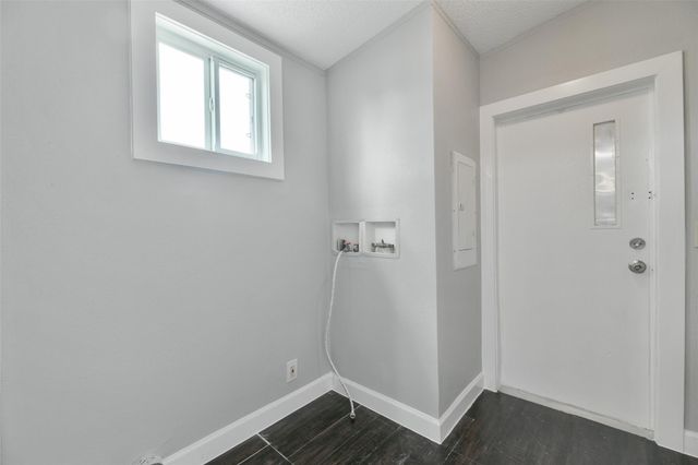 2431 Bay Oaks Harbor Drive, Baytown, TX 77523
