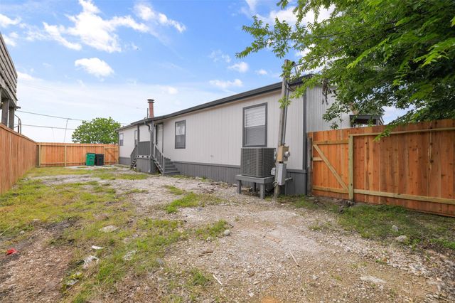 2431 Bay Oaks Harbor Drive, Baytown, TX 77523