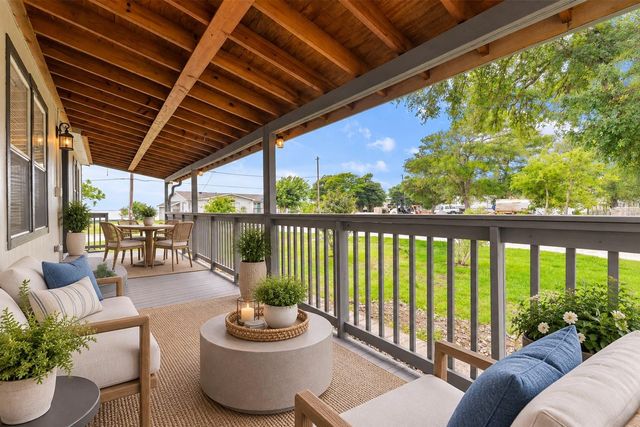 2431 Bay Oaks Harbor Drive, Baytown, TX 77523