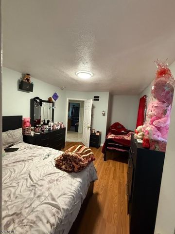 12 Watson Ave, Elizabeth City, NJ 07202