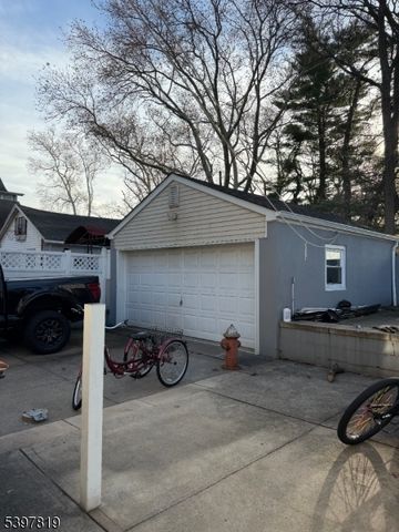 12 Watson Ave, Elizabeth City, NJ 07202