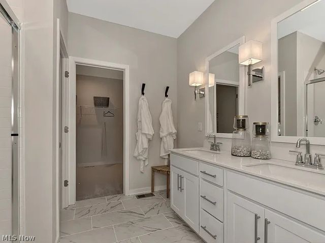 541 Cedar Wood Trail, Elyria, OH 44035