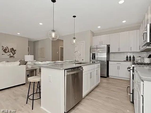 541 Cedar Wood Trail, Elyria, OH 44035
