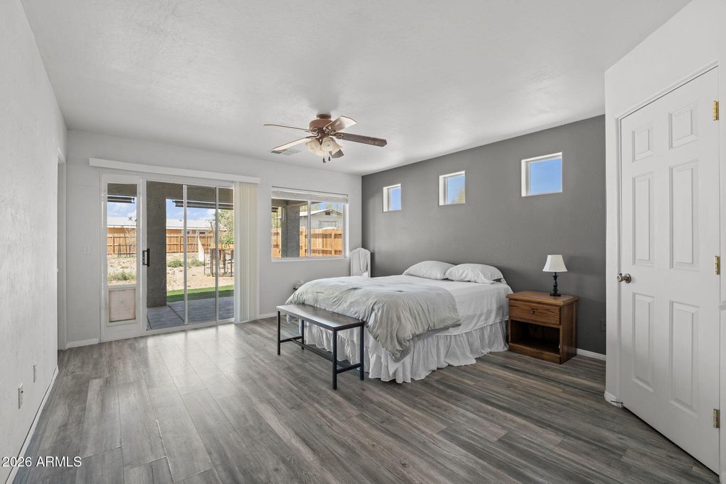 Image 11 of property listing at 27144 S BENNETT Way, Congress, AZ 85332