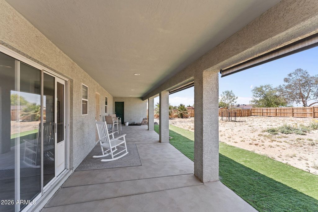 Image 20 of property listing at 27144 S BENNETT Way, Congress, AZ 85332