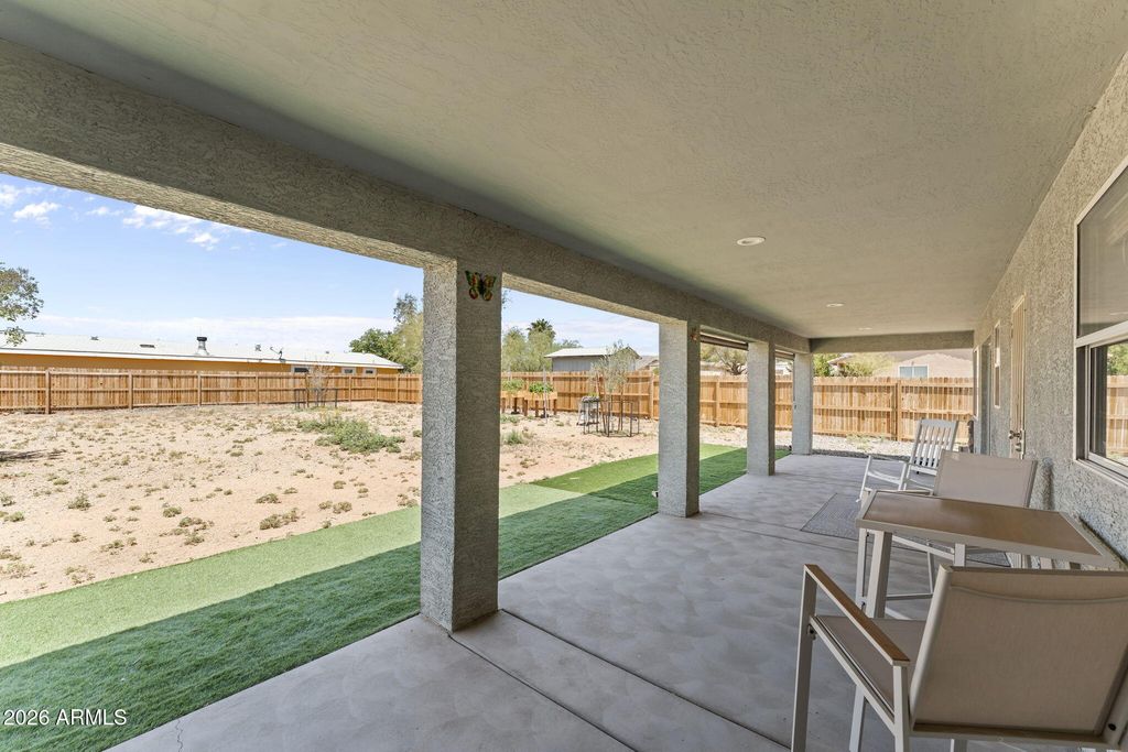 Image 21 of property listing at 27144 S BENNETT Way, Congress, AZ 85332
