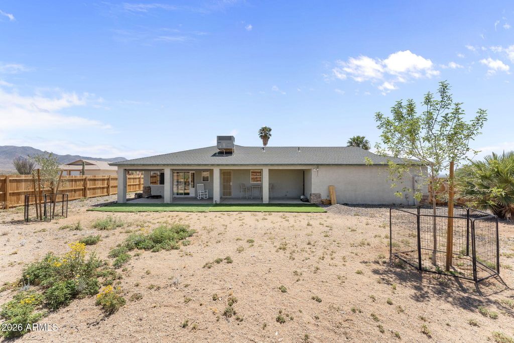 Image 22 of property listing at 27144 S BENNETT Way, Congress, AZ 85332