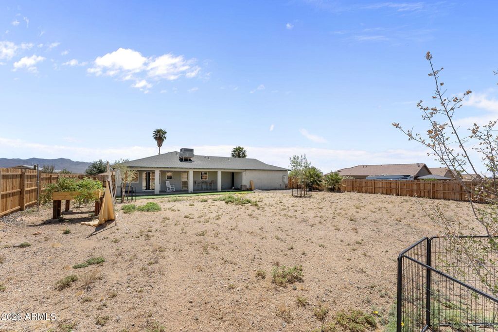 Image 23 of property listing at 27144 S BENNETT Way, Congress, AZ 85332