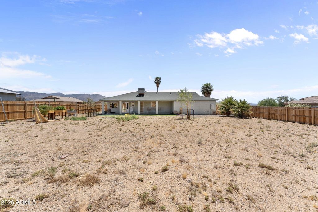 Image 24 of property listing at 27144 S BENNETT Way, Congress, AZ 85332
