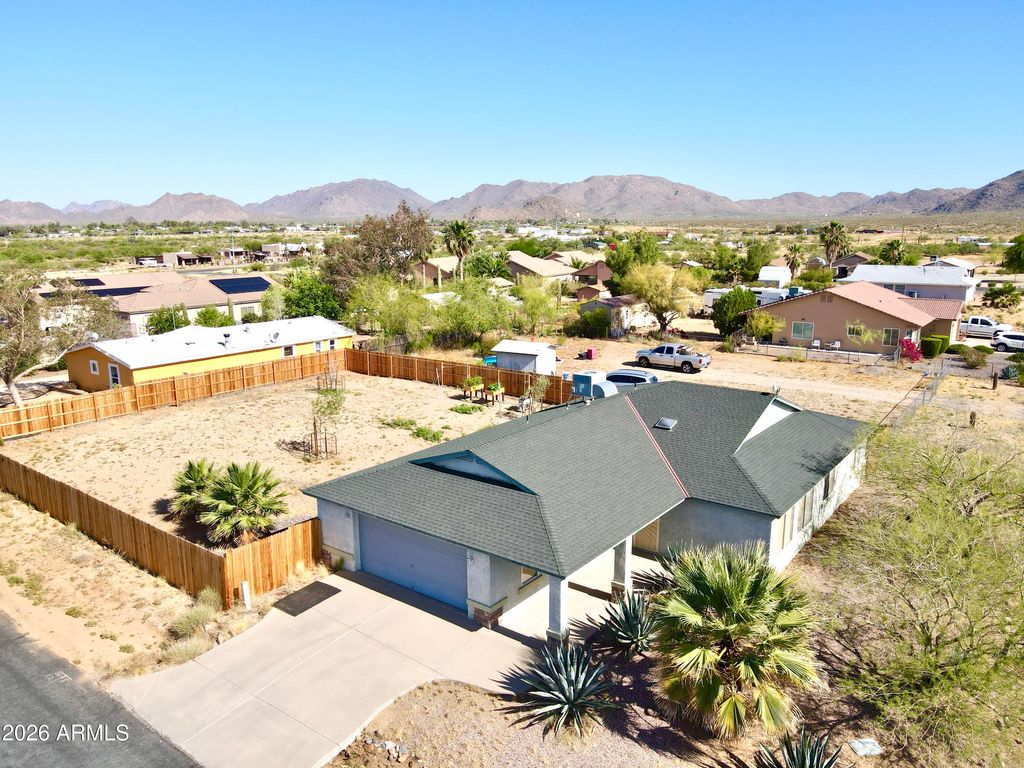 Image 26 of property listing at 27144 S BENNETT Way, Congress, AZ 85332