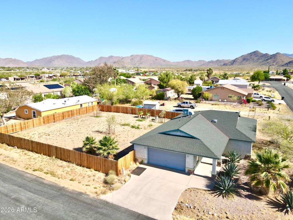 Image 27 of property listing at 27144 S BENNETT Way, Congress, AZ 85332