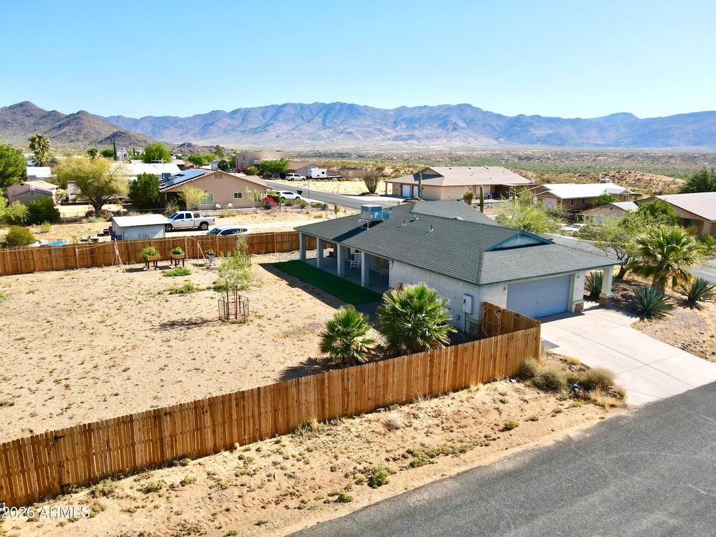 Image 29 of property listing at 27144 S BENNETT Way, Congress, AZ 85332