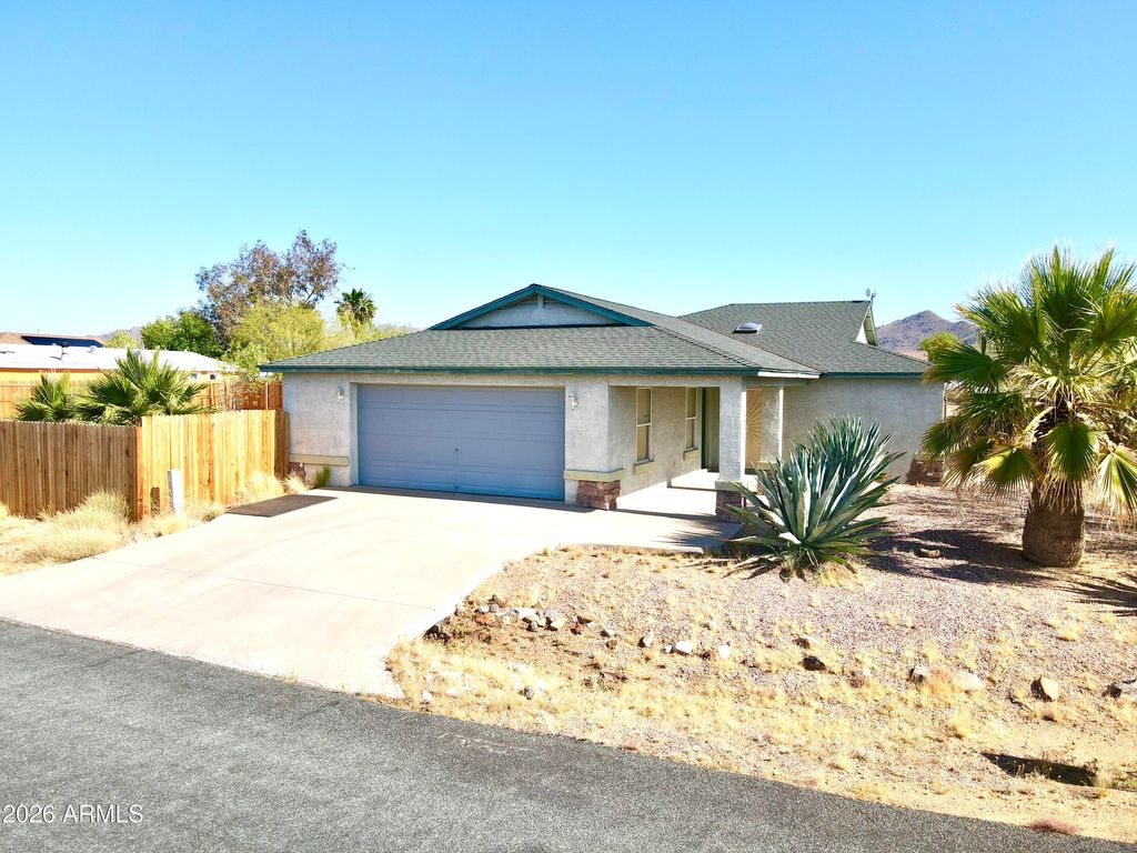 Image 31 of property listing at 27144 S BENNETT Way, Congress, AZ 85332