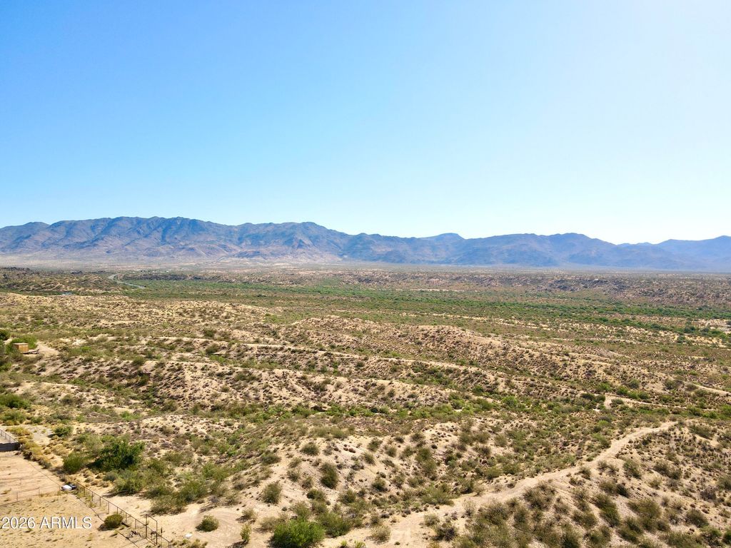 Image 32 of property listing at 27144 S BENNETT Way, Congress, AZ 85332