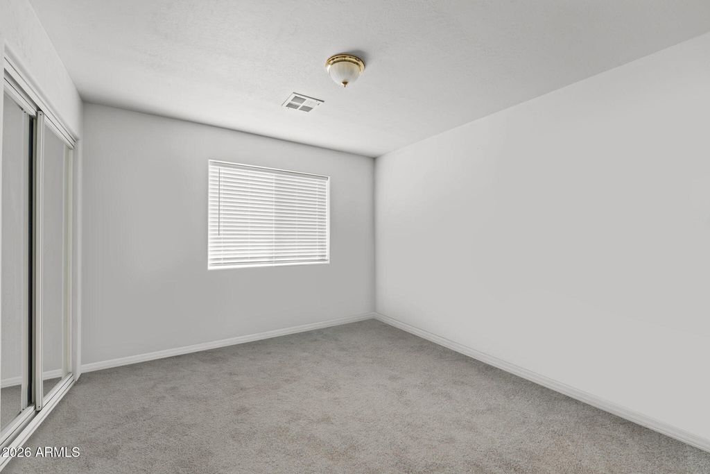 Image 8 of property listing at 27144 S BENNETT Way, Congress, AZ 85332