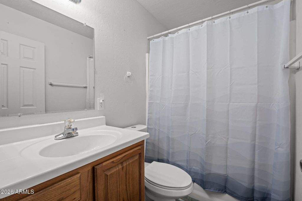 Image 9 of property listing at 27144 S BENNETT Way, Congress, AZ 85332