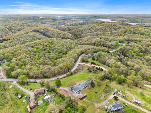 55 Kearney Lane, Reeds Spring, MO 65737