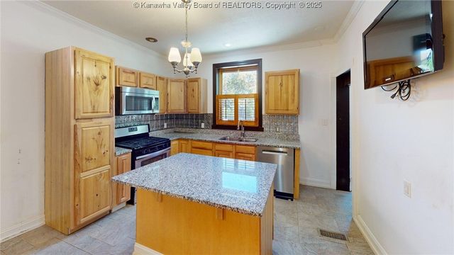 840 13th Avenue, Huntington, WV 25701