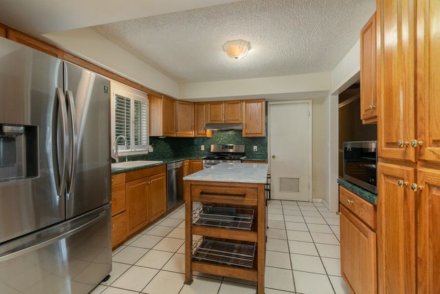 1626 S St Charles Avenue, Springfield, MO 65804