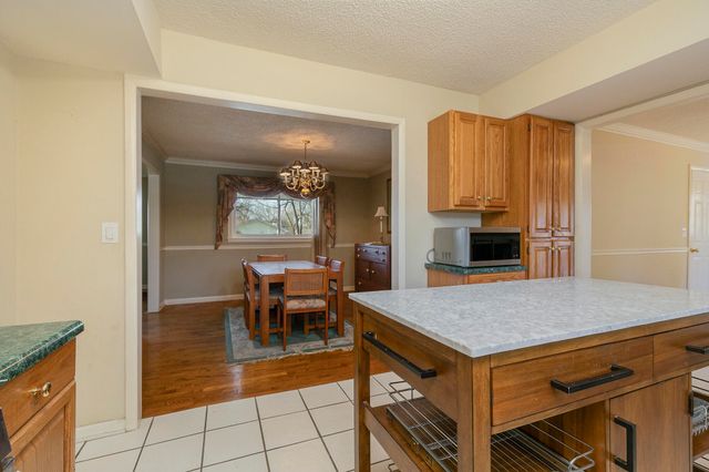 1626 S St Charles Avenue, Springfield, MO 65804