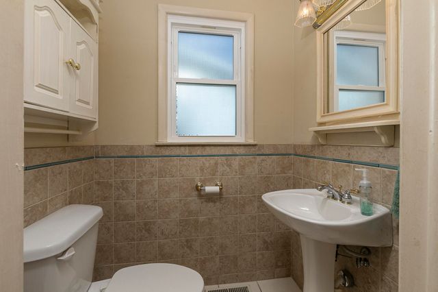 1626 S St Charles Avenue, Springfield, MO 65804