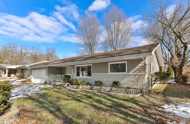 1626 S St Charles Avenue, Springfield, MO 65804