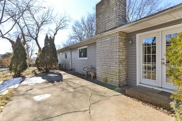 1626 S St Charles Avenue, Springfield, MO 65804