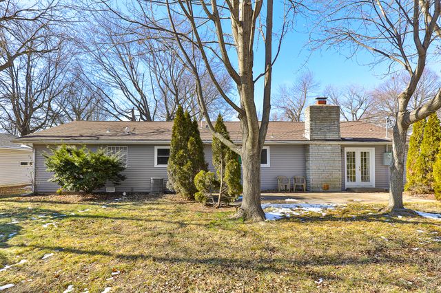 1626 S St Charles Avenue, Springfield, MO 65804