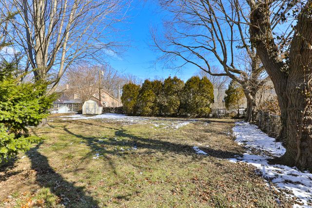 1626 S St Charles Avenue, Springfield, MO 65804