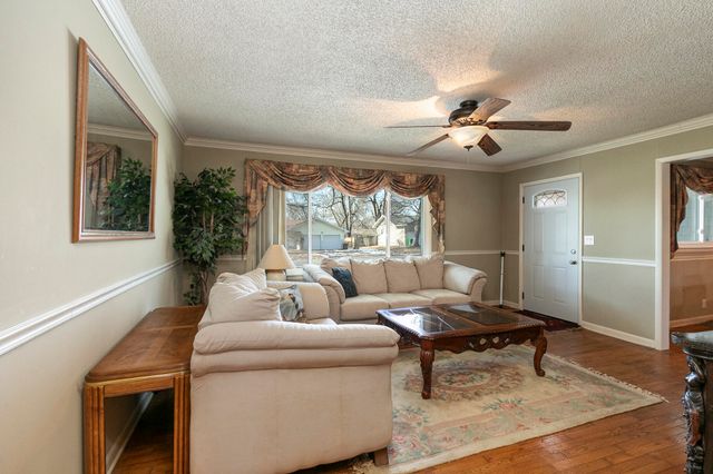 1626 S St Charles Avenue, Springfield, MO 65804