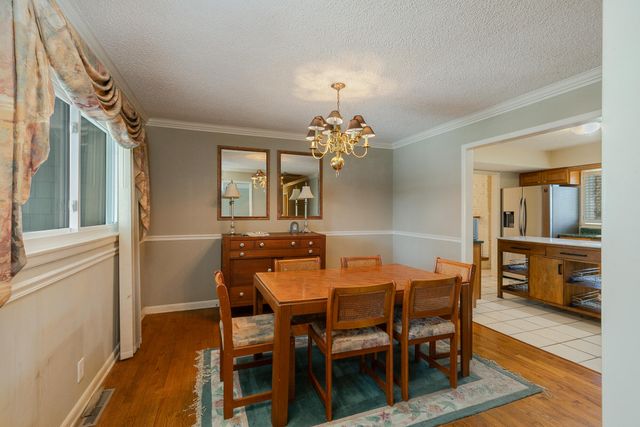 1626 S St Charles Avenue, Springfield, MO 65804