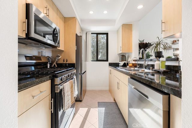 7826 Topanga Canyon Boulevard 301, Canoga Park, CA 91304