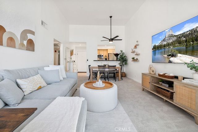 7826 Topanga Canyon Boulevard 301, Canoga Park, CA 91304