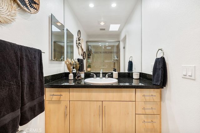 7826 Topanga Canyon Boulevard 301, Canoga Park, CA 91304