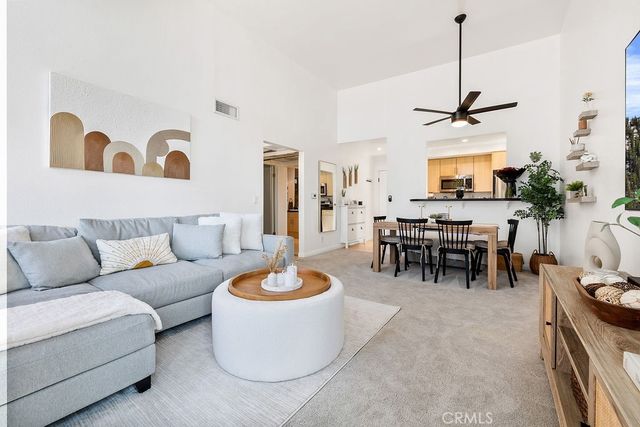 7826 Topanga Canyon Boulevard 301, Canoga Park, CA 91304