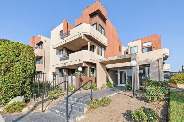 7826 Topanga Canyon Boulevard 301, Canoga Park, CA 91304