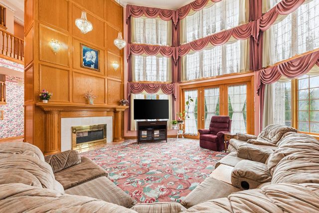 N78W13031 Country Club COURT, Menomonee Falls, WI 53051