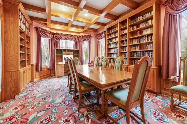 N78W13031 Country Club COURT, Menomonee Falls, WI 53051
