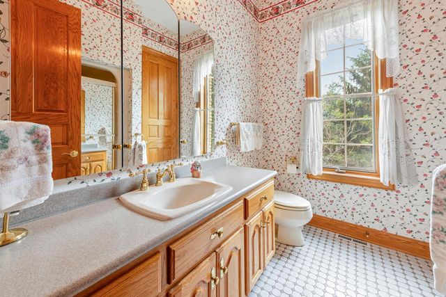 N78W13031 Country Club COURT, Menomonee Falls, WI 53051