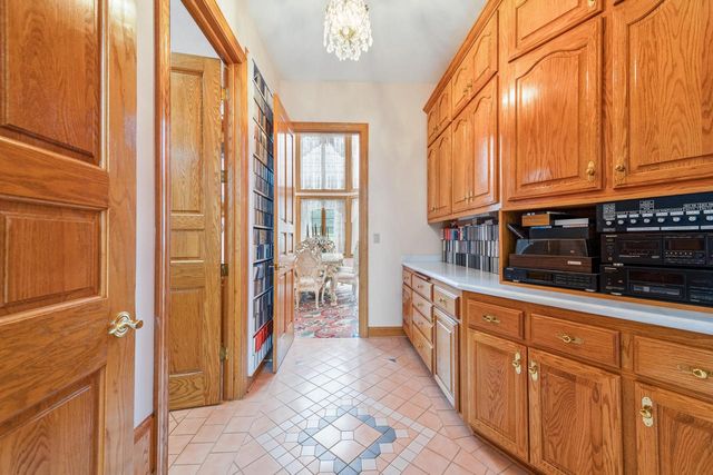 N78W13031 Country Club COURT, Menomonee Falls, WI 53051