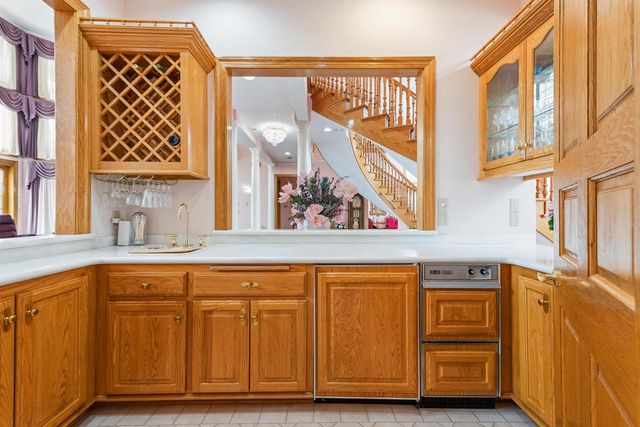 N78W13031 Country Club COURT, Menomonee Falls, WI 53051