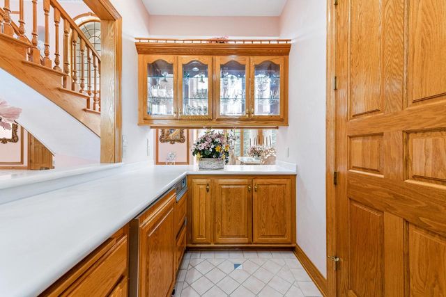 N78W13031 Country Club COURT, Menomonee Falls, WI 53051