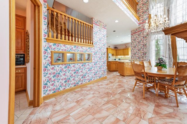 N78W13031 Country Club COURT, Menomonee Falls, WI 53051