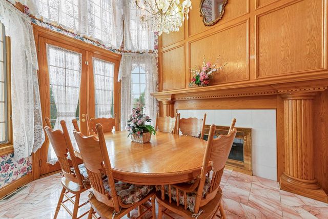 N78W13031 Country Club COURT, Menomonee Falls, WI 53051