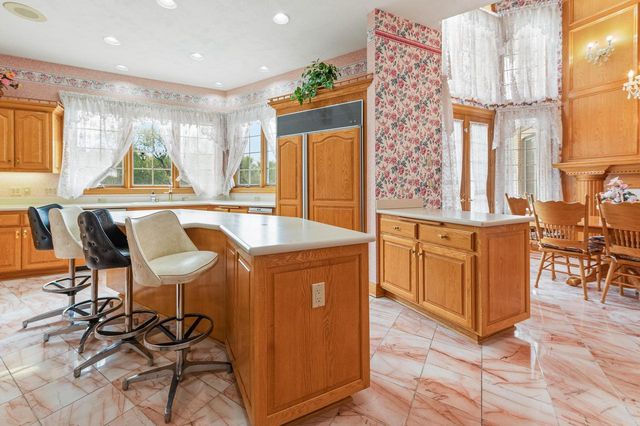 N78W13031 Country Club COURT, Menomonee Falls, WI 53051