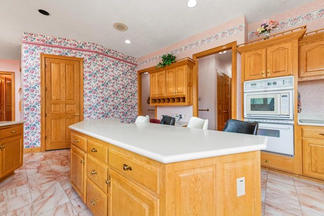 N78W13031 Country Club COURT, Menomonee Falls, WI 53051